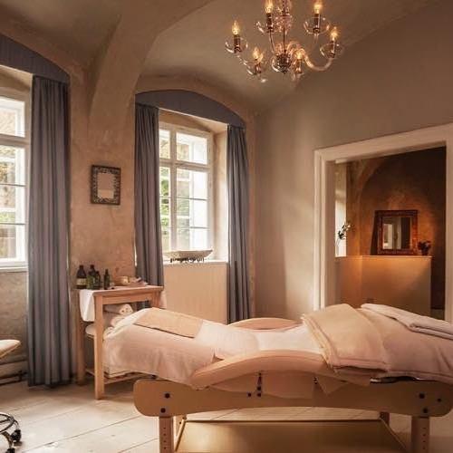 BÝTI BLAŽENOU - Kastanea, Praha 1